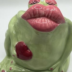 Adorable Kiss me Frog by Ganz 4 ‘ tall 🐸